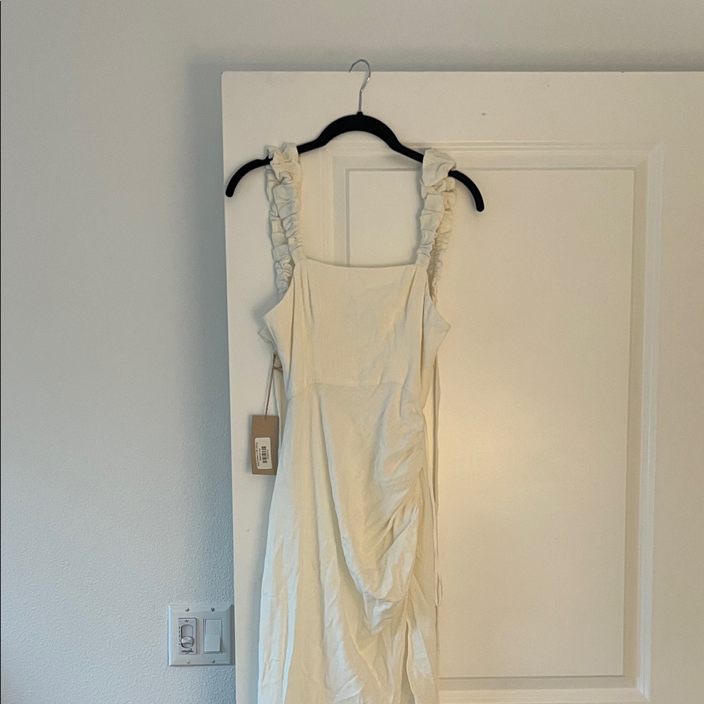 Elegant Cream Sleeveless Dress